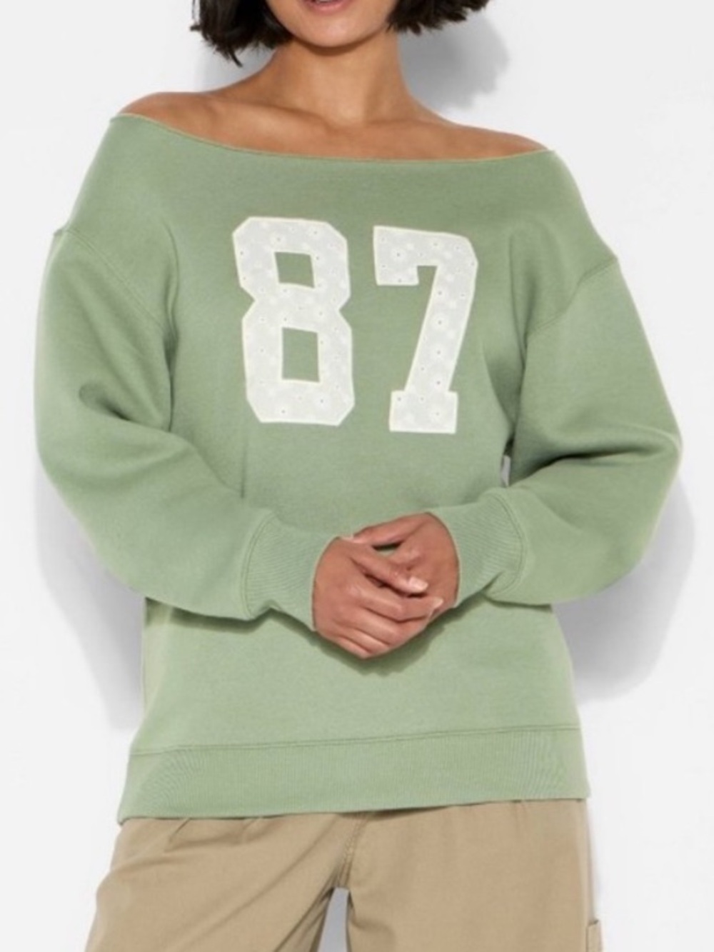 Wild Fable Off-Shoulder Sage Green Women's Sweatshirt with '87' Appliqué
